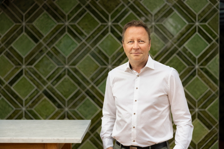 Patric arbetar som senior handlare på front-office på avdelningen för marknader.