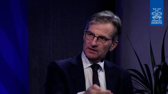 Tror du att kontanterna kommer försvinna helt? Riksbankschefen svarar.