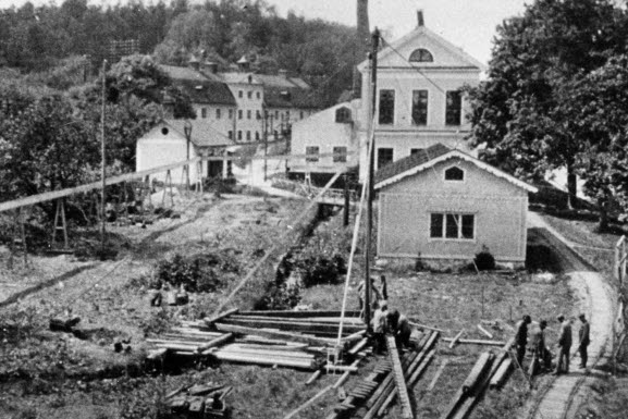 Older image on Tumba Bruk, exterior