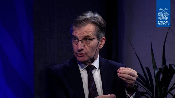 Krig och energipriser fick inflationen att stiga så varför har räntan höjts? Riksbankschefen svarar.