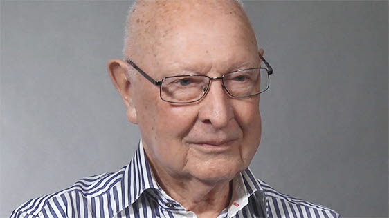 Före detta riksbankschef Bengt Dennis intervjuas om sin tid på banken