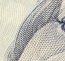 100-kronorssedel minitext hår fram